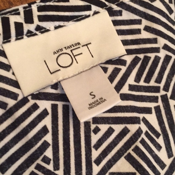 LOFT Geometric Top With Button Detail Small - Picture 3 of 6